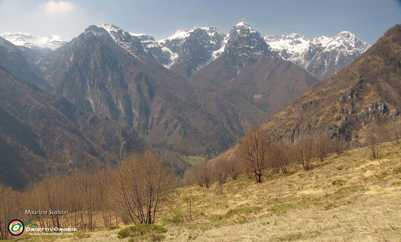 20 Panorama sulle montagne della Valtorta....JPG